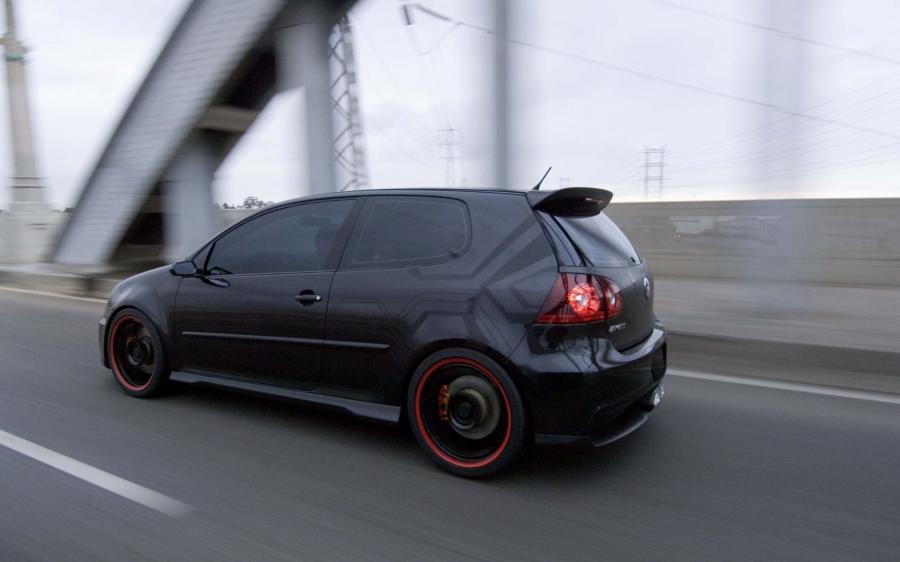  Volkswagen Golf R GTi Concept 2006 года  (фото 13 из 25)